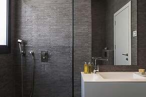 Melchett Plume in Tel Aviv-yafo