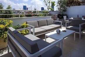 Melchett Plume in Tel Aviv-yafo