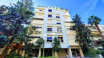 Melchett Plume in Tel Aviv-yafo