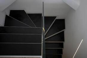 Melchett Plume in Tel Aviv-yafo