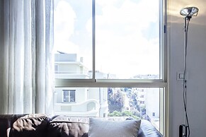 Melchett Plume in Tel Aviv-yafo