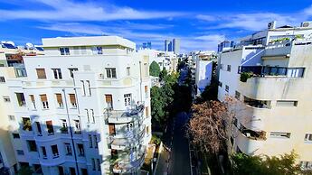 Melchett Plume in Tel Aviv-yafo