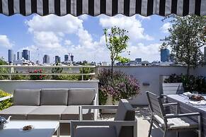 Melchett Plume in Tel Aviv-yafo