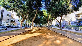 Melchett Plume in Tel Aviv-yafo