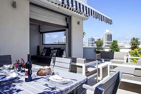 Melchett Plume in Tel Aviv-yafo