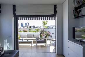 Melchett Plume in Tel Aviv-yafo