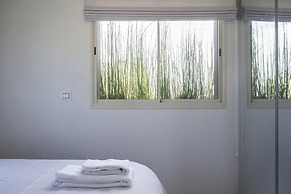 Melchett Plume in Tel Aviv-yafo