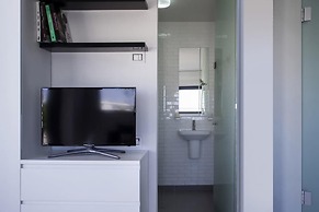 Melchett Plume in Tel Aviv-yafo