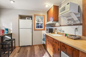 8689 Rainbow Studio