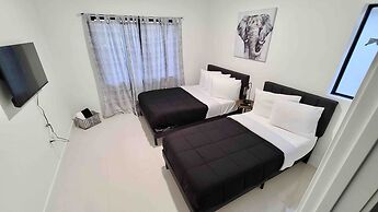 302 Rare find The Blue Sky Beach House