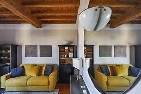 Florence in the Window - Hosted by Sweetstay