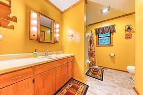 Lazy Creek Retreat 2 Bedroom Home by RedAwning