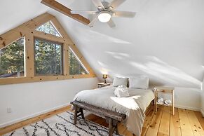 Augies Authentic Log Cabin! Pets Welcome!