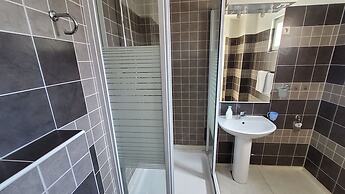 Apartment 11 Sleeps 4 Guests