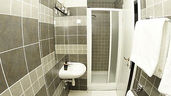 Apartment 11 Sleeps 4 Guests