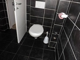 Apartment 11 Sleeps 4 Guests