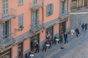 Bellagio Central Square by Wonderful Italy