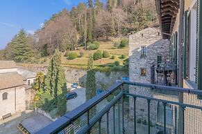 Bellagio Central Square by Wonderful Italy