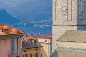 Bellagio Central Square by Wonderful Italy