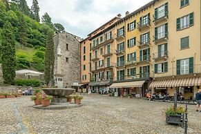 Bellagio Central Square by Wonderful Italy