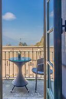 Bellagio Central Square by Wonderful Italy