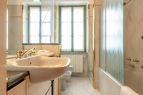 Bellagio Central Square by Wonderful Italy