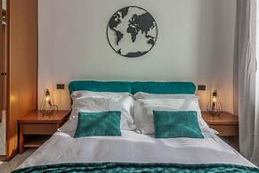 Bellagio Central Square by Wonderful Italy