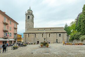 Bellagio Central Square by Wonderful Italy