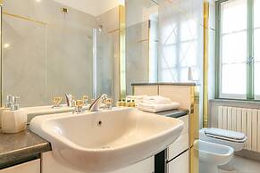 Bellagio Central Square by Wonderful Italy