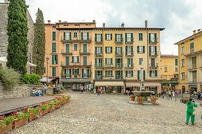 Bellagio Central Square by Wonderful Italy