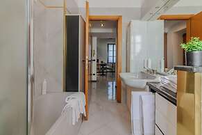 Bellagio Central Square by Wonderful Italy