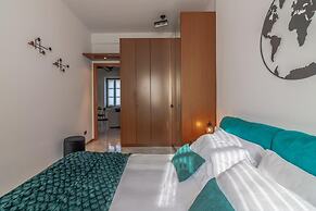 Bellagio Central Square by Wonderful Italy