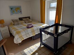 Cosy Cottage, a Spacious Home in Torquay