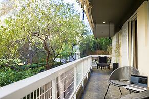 Luxury Apt Near the Beach Athens Riviera by Olon