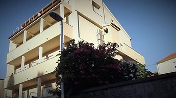 Inviting 4 Sleeper Apartment in Split