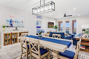 Luxury Waterfront Condo W/pool & Views!