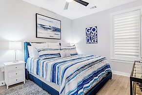 Luxury Waterfront Condo W/pool & Views!