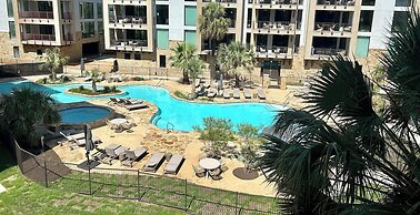 Luxury Waterfront Condo W/pool & Views!