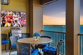 Luxury Waterfront Condo W/pool & Views!