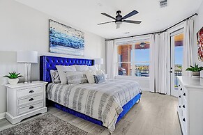 Luxury Waterfront Condo W/pool & Views!
