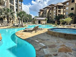 Luxury Waterfront Condo W/pool & Views!