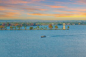 Luxury Waterfront Condo W/pool & Views!