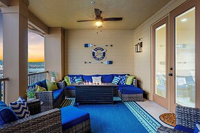 Luxury Waterfront Condo W/pool & Views!
