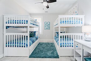 Luxury Waterfront Condo W/pool & Views!