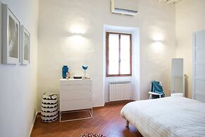 Design Apt Florence-hosted by Sweetstay