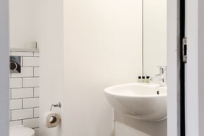 Trafalgar Square by Excel Apartments