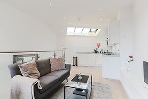 Trafalgar Square by Excel Apartments