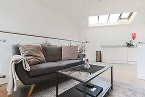 Trafalgar Square by Excel Apartments