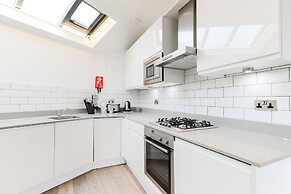 Trafalgar Square by Excel Apartments