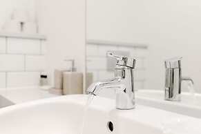 Trafalgar Square by Excel Apartments